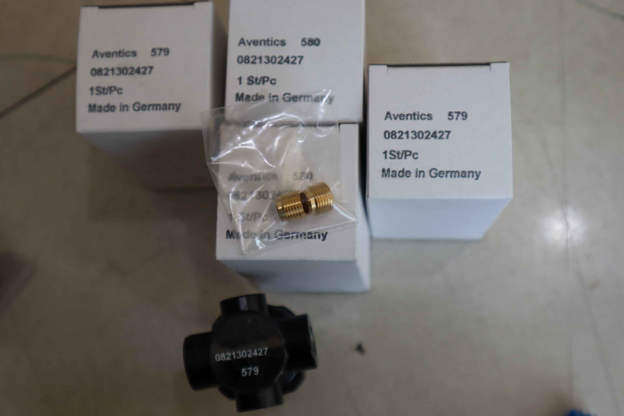 0821302427 R412006184 R412007184 德国安沃驰AVENTICS气动阀气缸