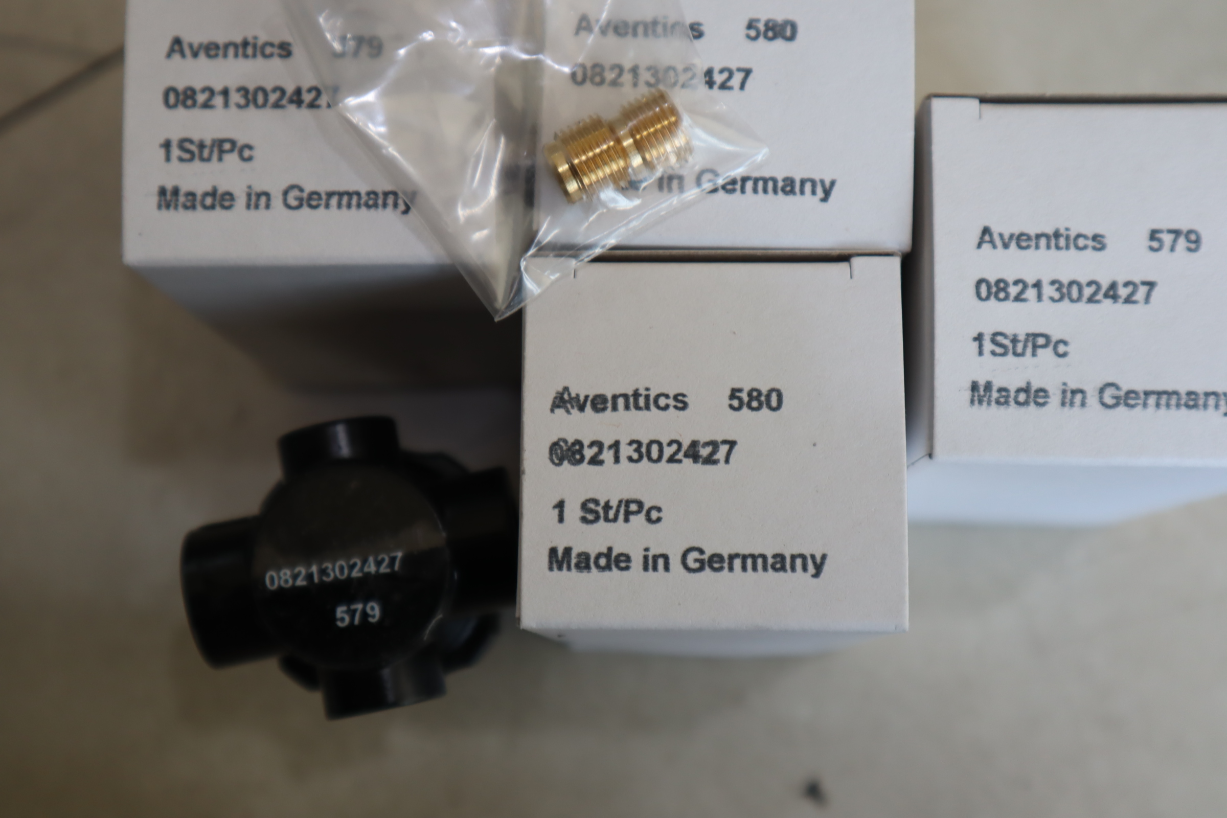 0821302427 R412006184 R412007184 德国安沃驰AVENTICS气动阀气缸