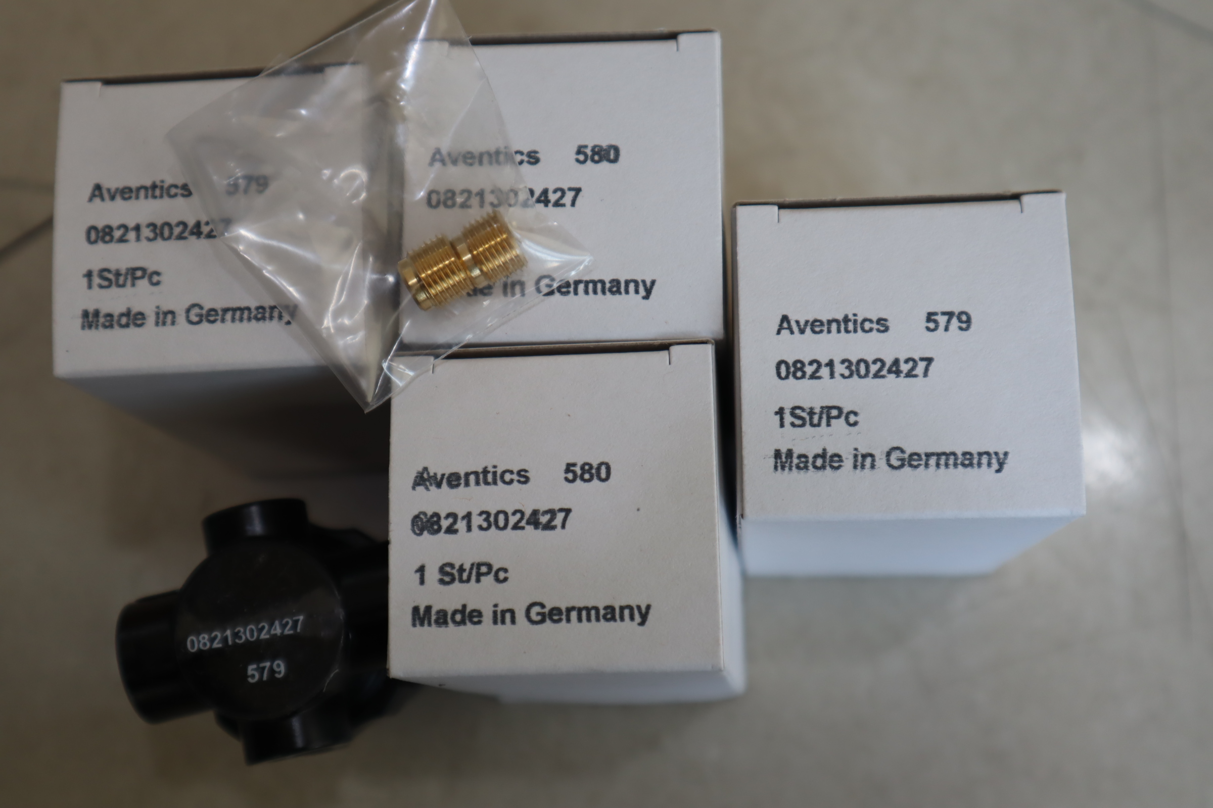 0821302427 R412006184 R412007184 德国安沃驰AVENTICS气动阀气缸