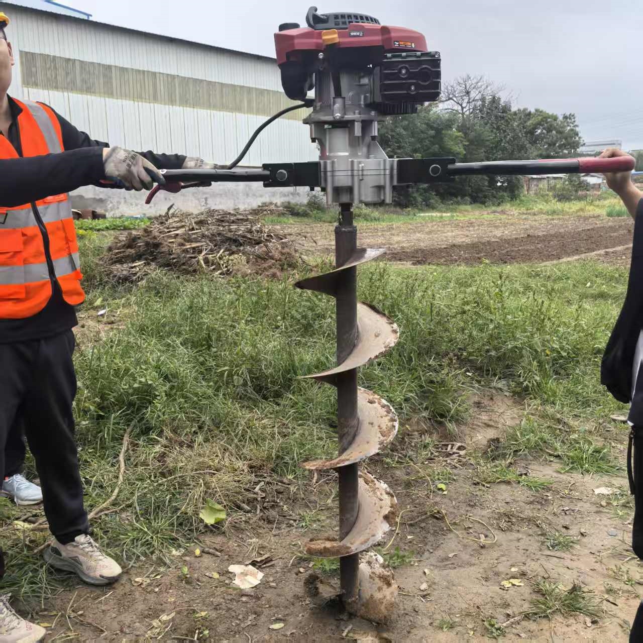 光伏小蜜蜂打孔机 宸瑞达D8长螺旋钻机 山地茶园灌桩基础施工