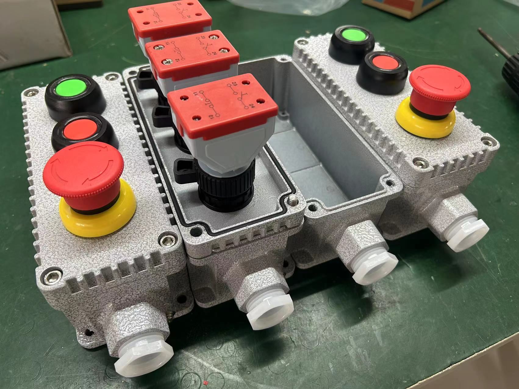  防爆灯具 非标定制系列 防腐防粉尘 经久耐用 设计科学