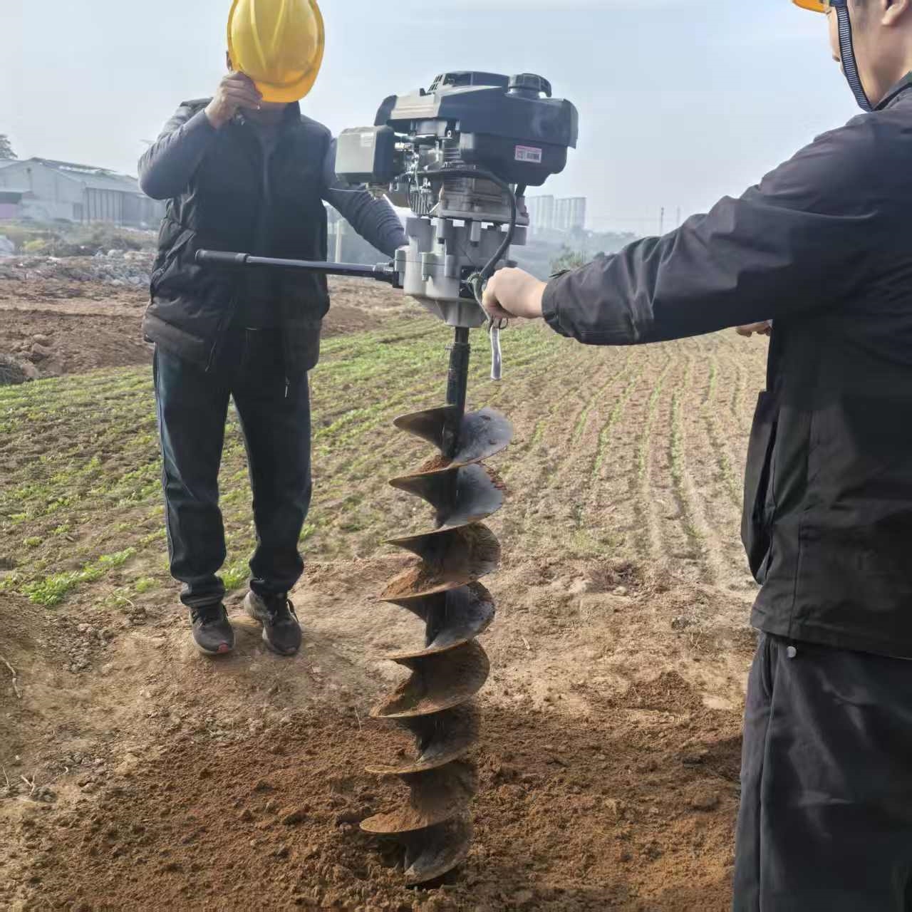 光伏小蜜蜂打孔机 宸瑞达D8长螺旋钻孔设备 山地灌注桩基础打桩作业