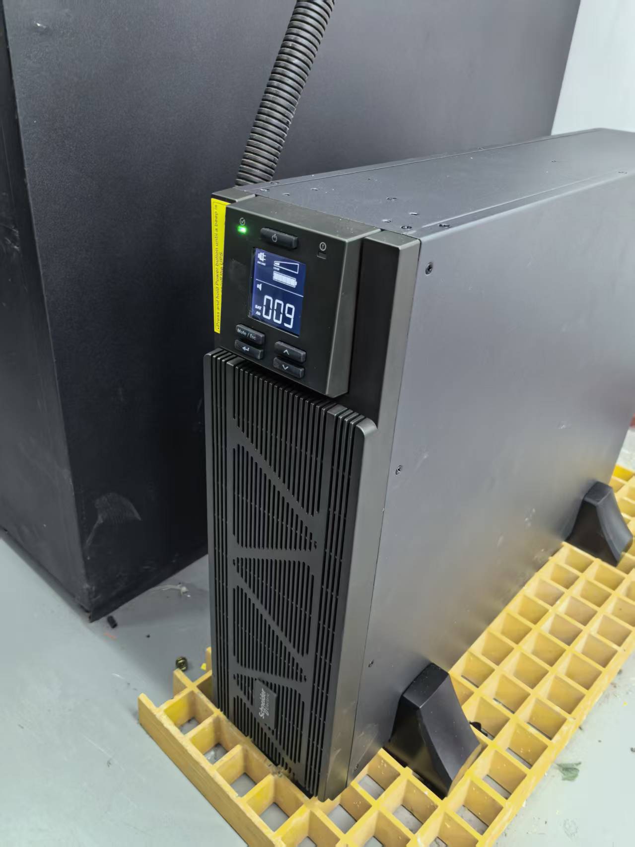 施耐德SPM15KL-33 机架式ups不间断电源15kva