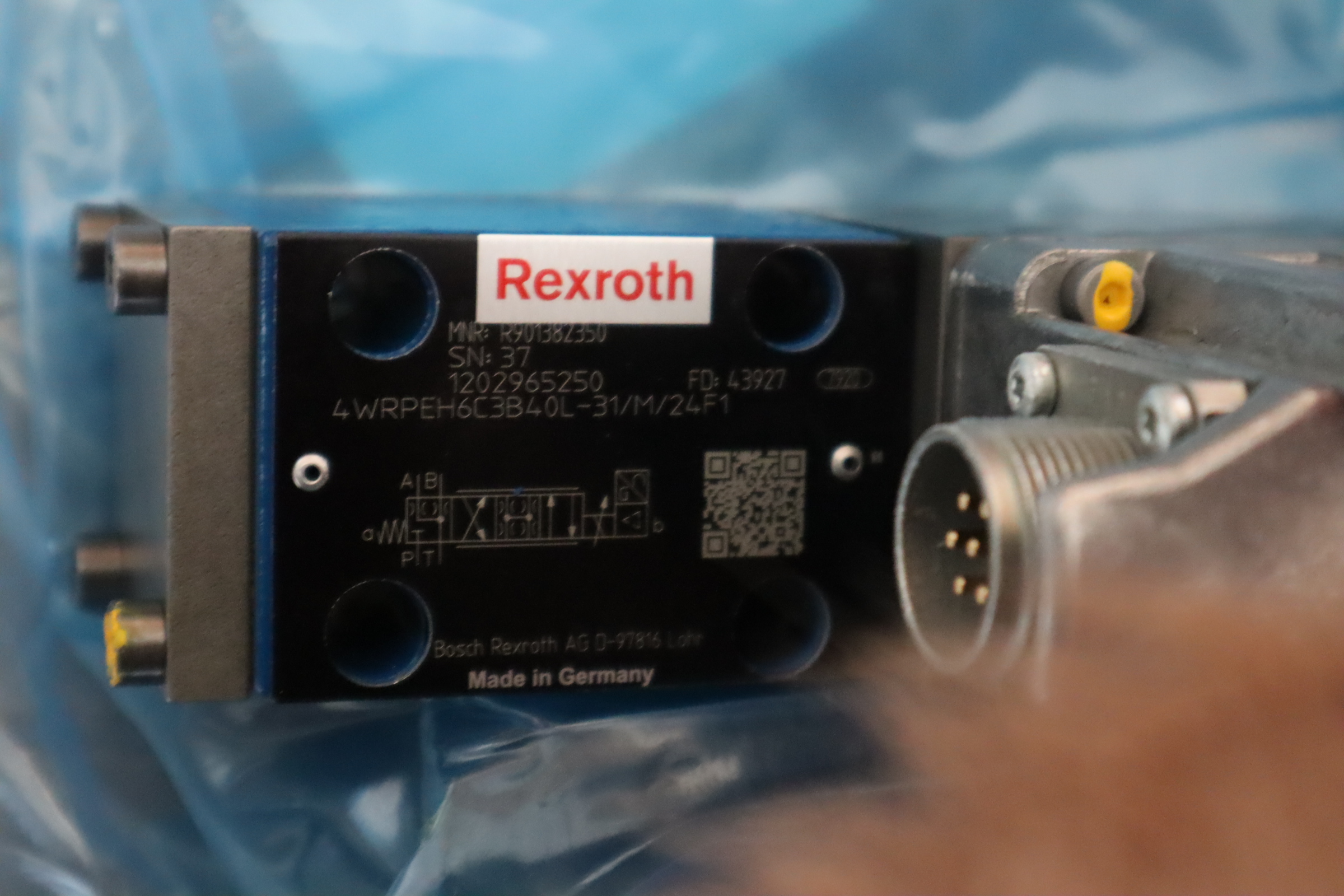 R901382350 4WRPEH 6 C3 B40L-3X/M/24F1力士乐品牌的比例阀 