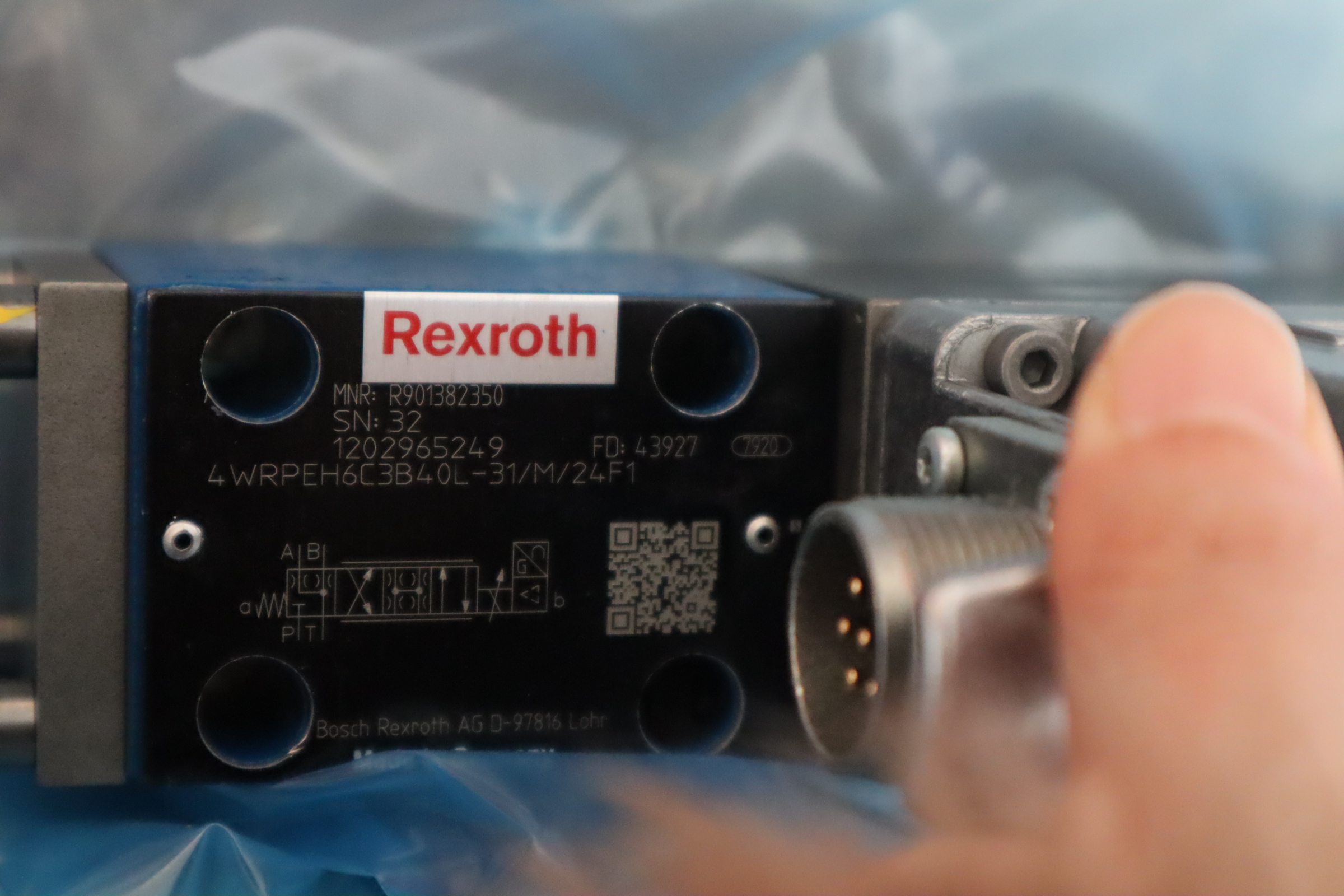 R901382350 4WRPEH 6 C3 B40L-31/M/24F1力士乐品牌的比例阀