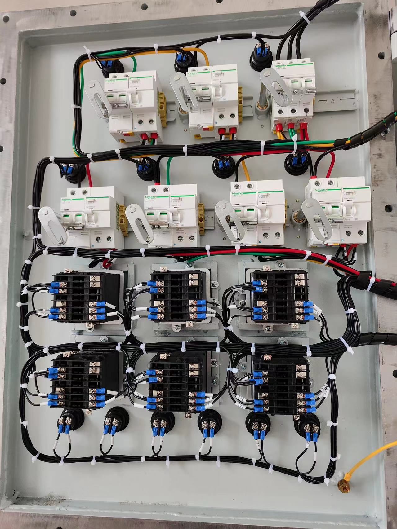  防爆动力配电箱 不锈钢材质 带防雨罩 耐压耐腐蚀  经久耐用 设计科学