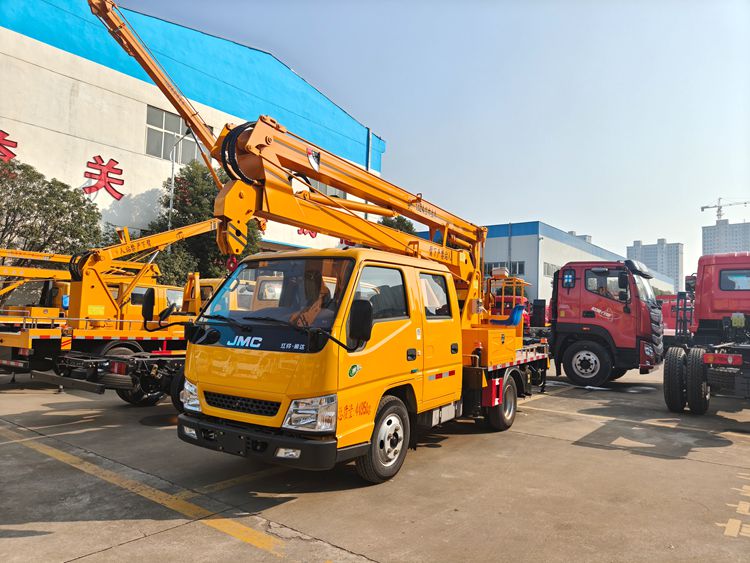 江铃顺达双排座13米折叠臂高空作业车
