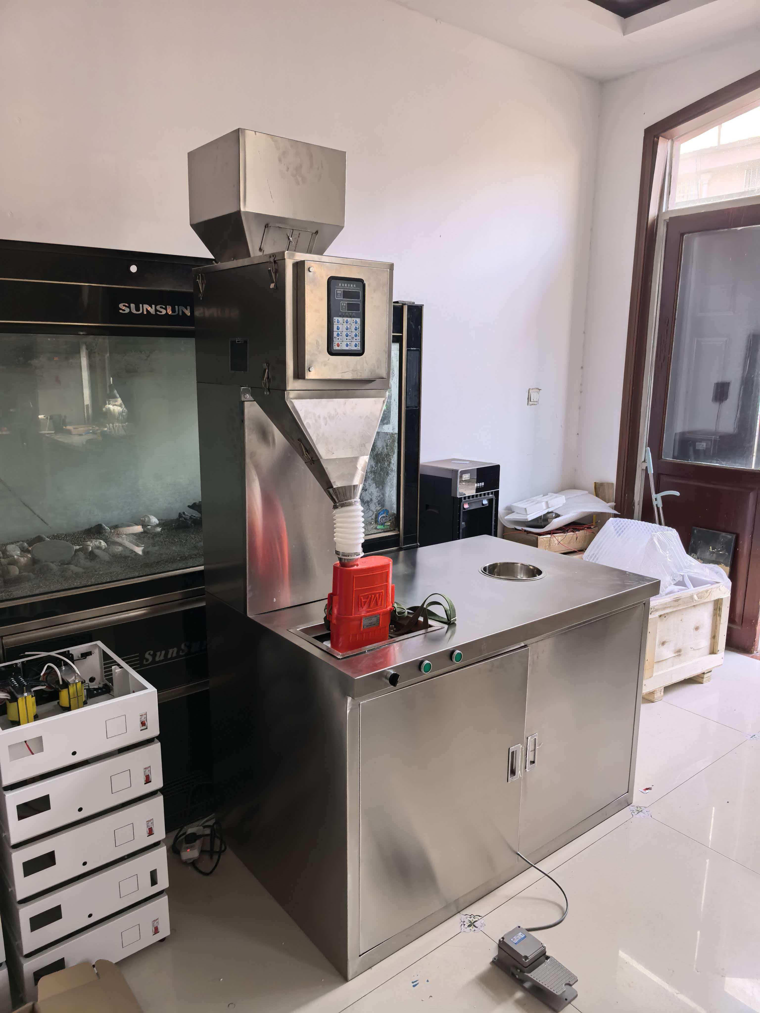 压缩氧自救器加料装置