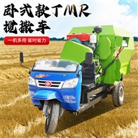 养牛场饲草撒料车 电动草料添料机 畜牧养殖投料车