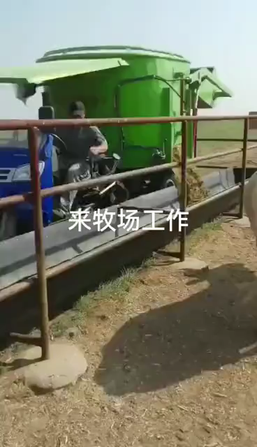 牛场车载立式搅撒机&nbsp;粉碎搅拌撒料车