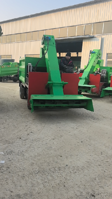 四轮清粪车&nbsp;牛场粪便自动铲粪车