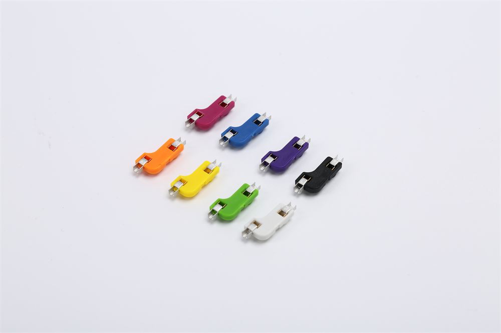 白透红轴黄轴奶绿电竞键盘五脚轴体费用 适合多类场景