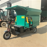 液压刮板三轮饲喂车 五星肉牛撒料车 全自动投喂车