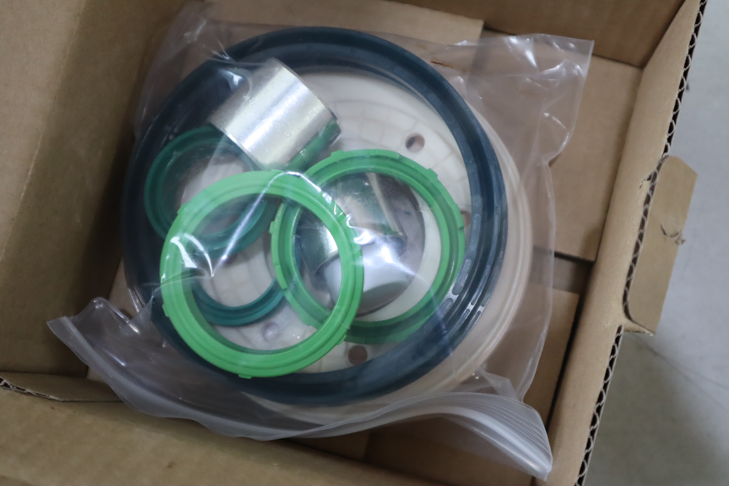 R413000904 0822124001 德国安沃驰AVENTICS 气动阀和气缸