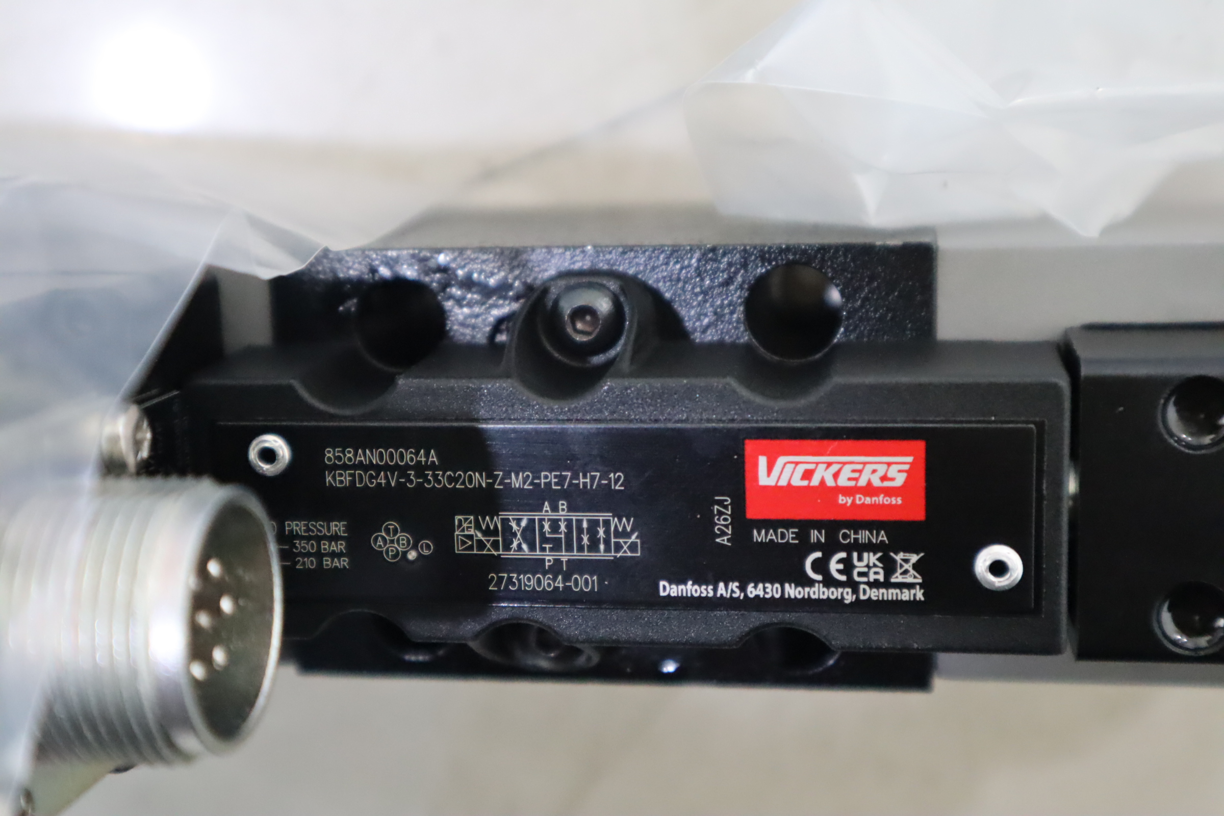 KBFDG4V-3-33C20N-Z-M2-PE7-H7-12 858AN00064A 威格士VICKERS阀