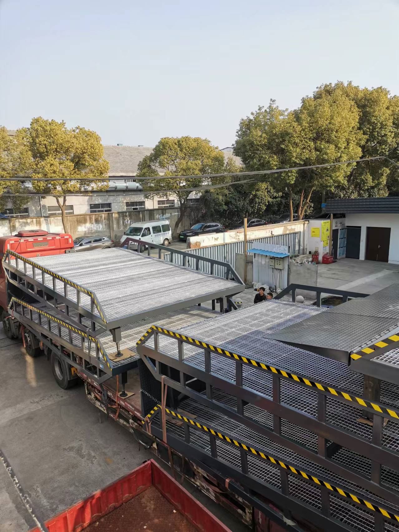 新疆叉车坡道装卸平台非标定制