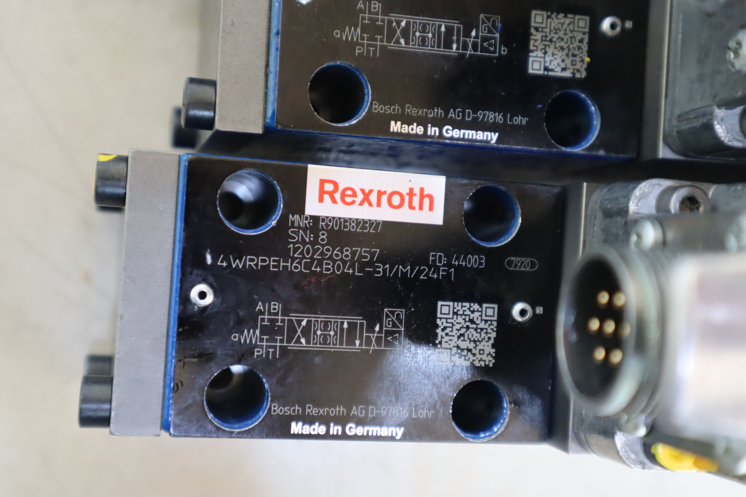 4WRPEH6C4B04L-3X/M/24F1 R901382327 力士乐REXROTH比例阀