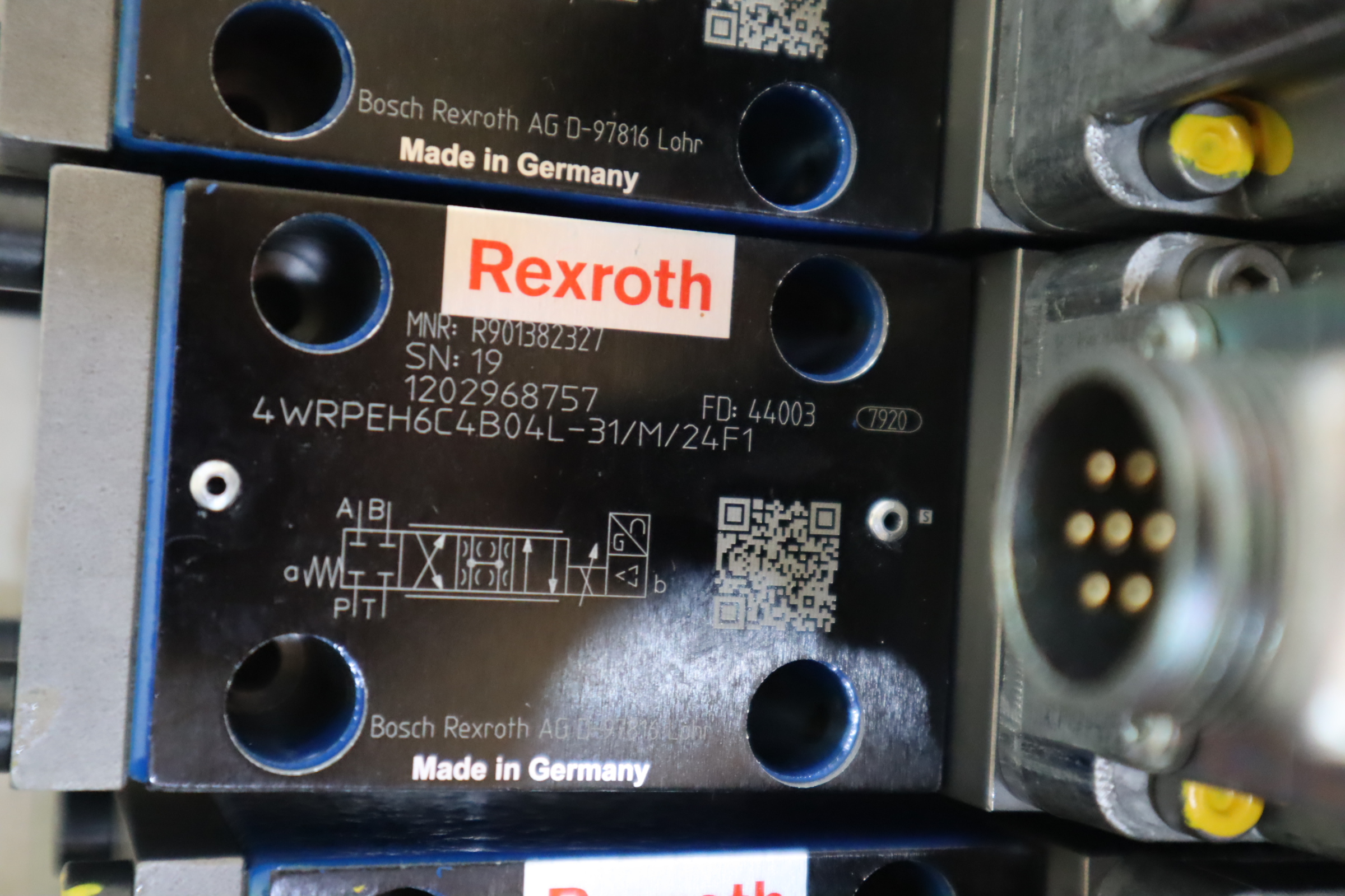 4WRPEH6C4B04L-3X/M/24F1 R901382327 力士乐REXROTH比例阀