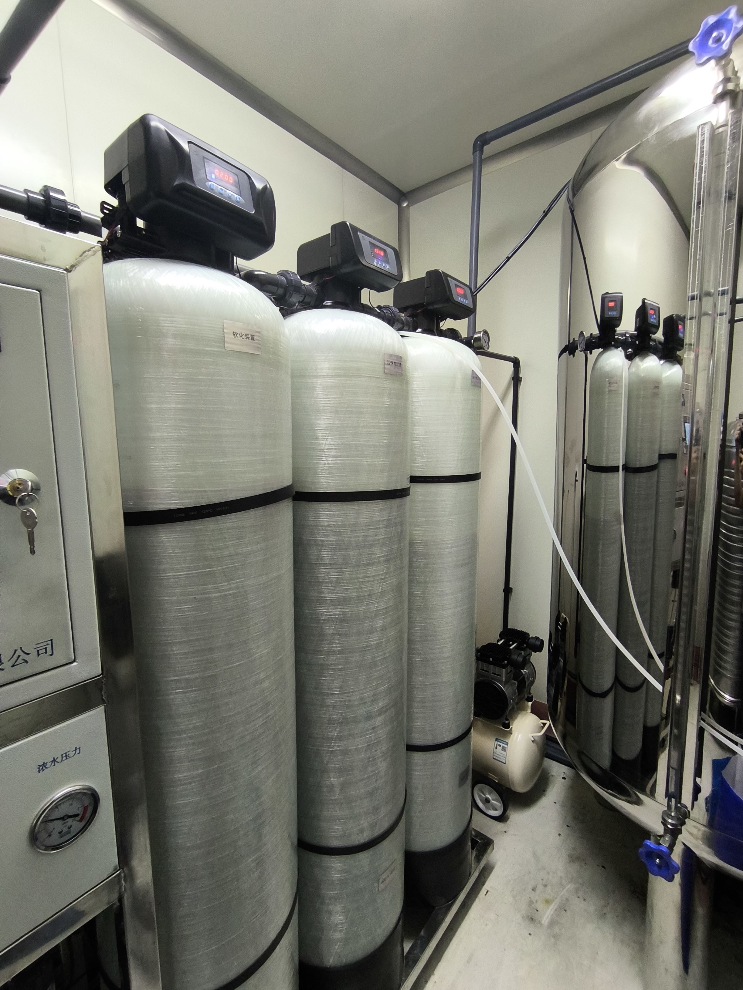 雅安工业反渗透净水设备    维修服务