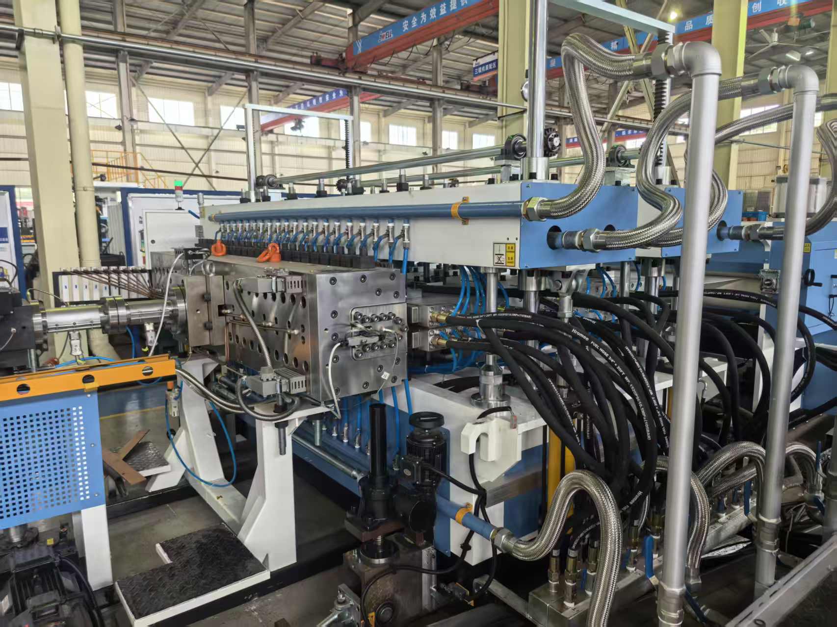 四川广告灯箱PC阳光板生产线 花卉大棚PC阳光板生产线公司