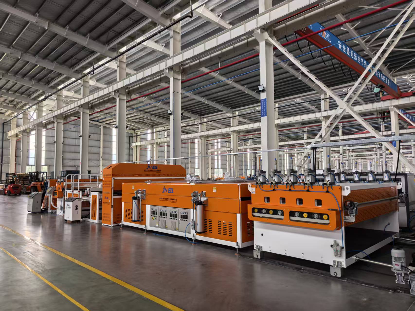 四川建筑透明隔断 PC 格子板挤出机组 银行安全隔断 PC 格子板设备批发