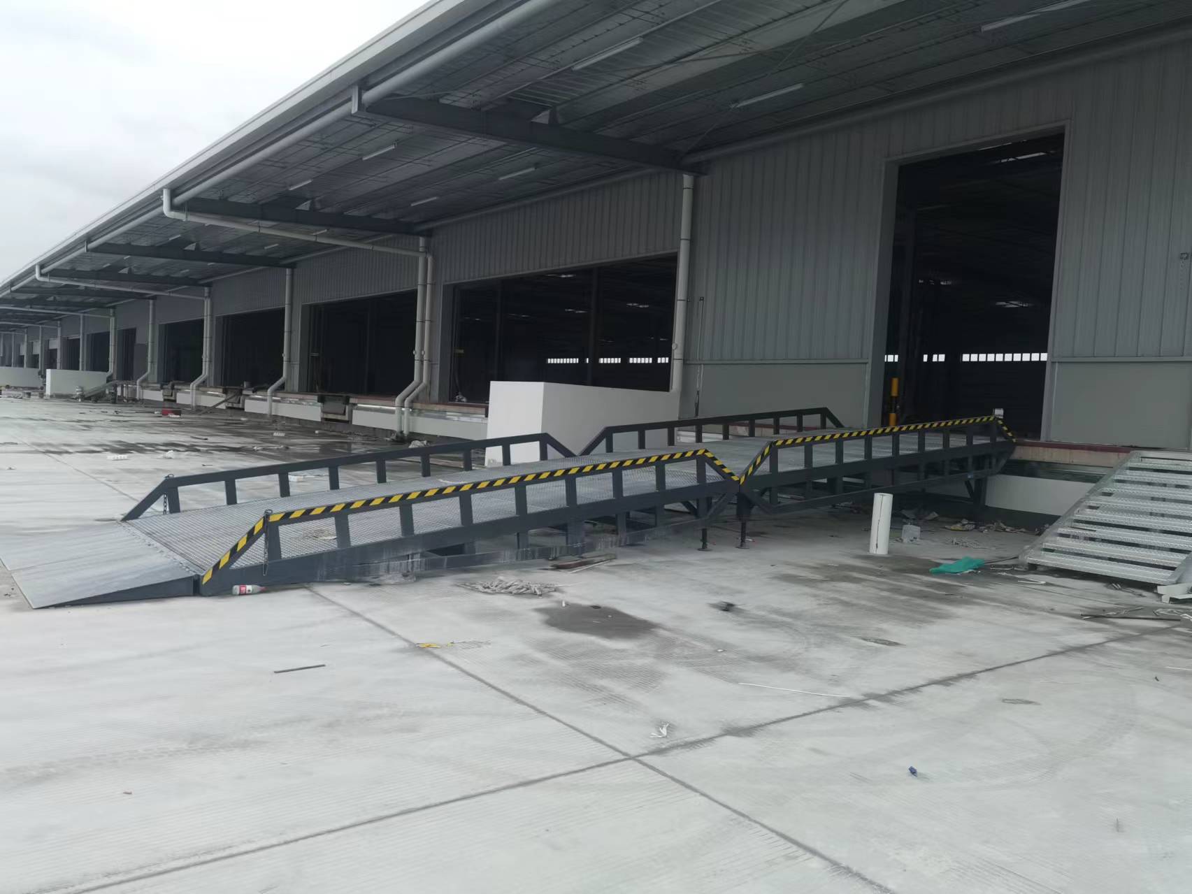 广东叉车坡道登车桥批发