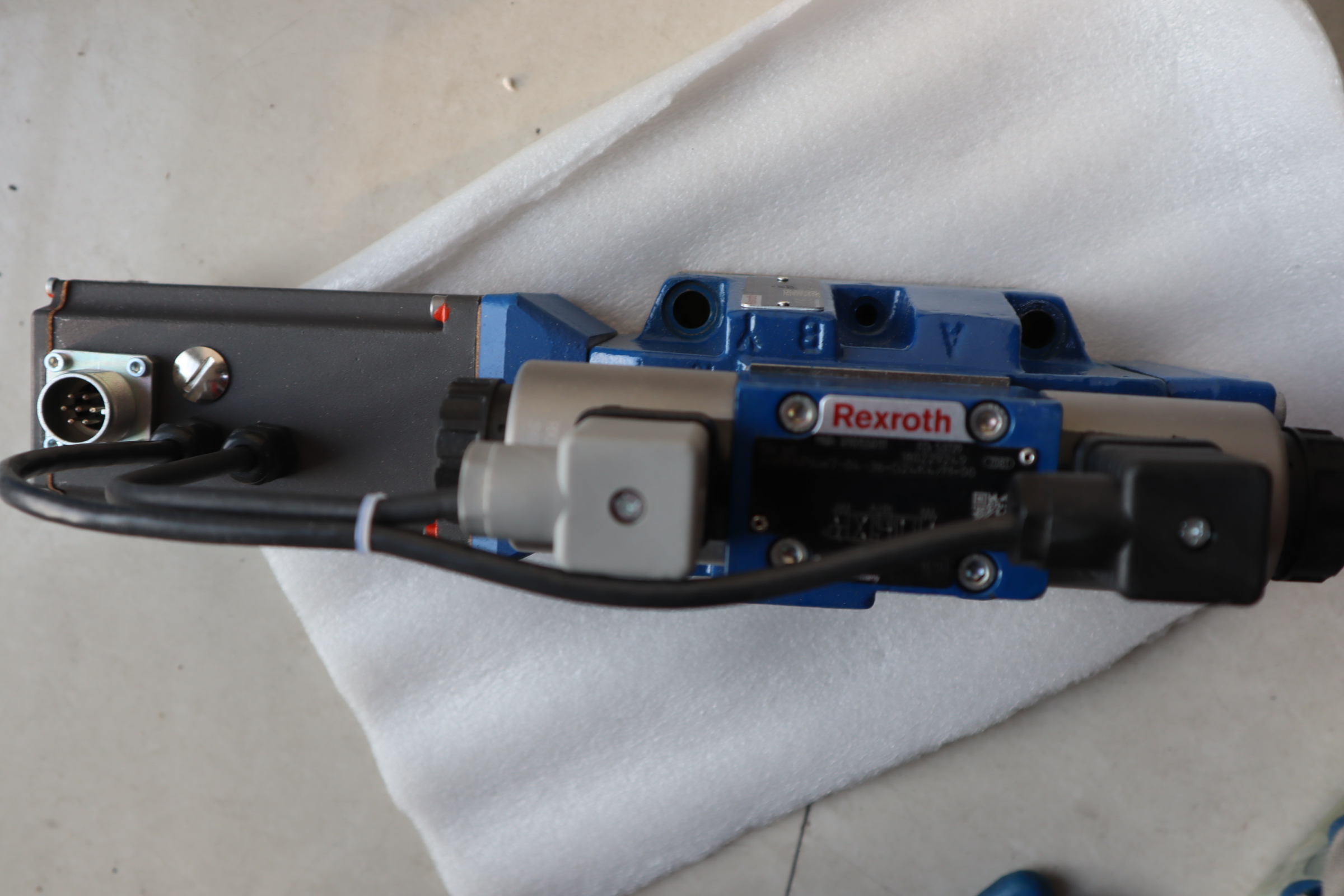 4WRKE16W8-200L-3X/6EG24ETK31/F1D3M R900715040 力士乐REXROTH