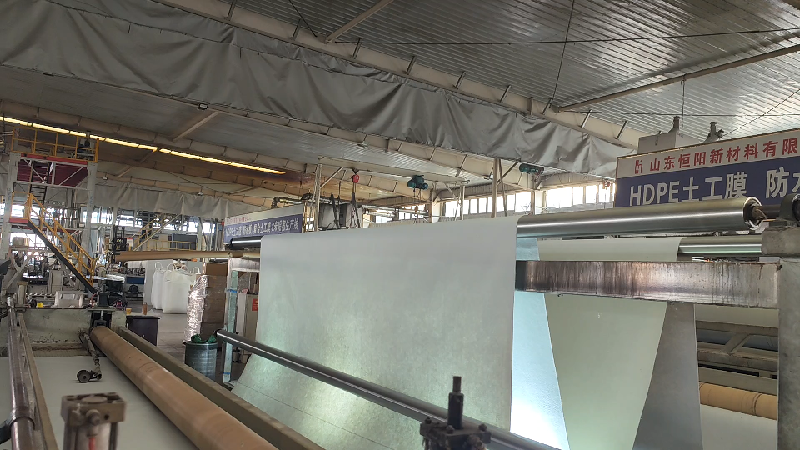 复合土工膜生产中