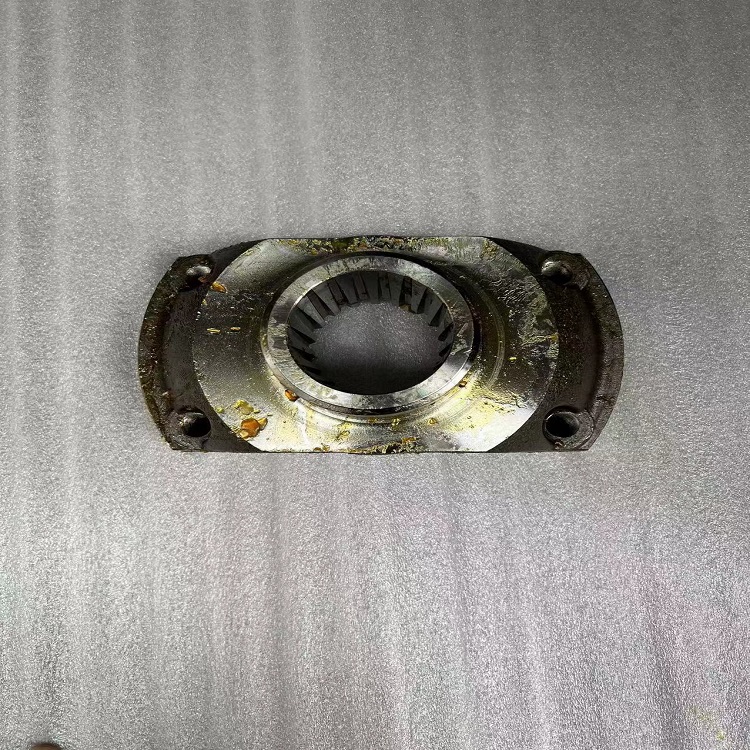 驱动轴轭15372597 R100刚性卡车轭 R100矿卡轭 适用于沃尔沃矿卡配件 VOLVO刚性卡车配件