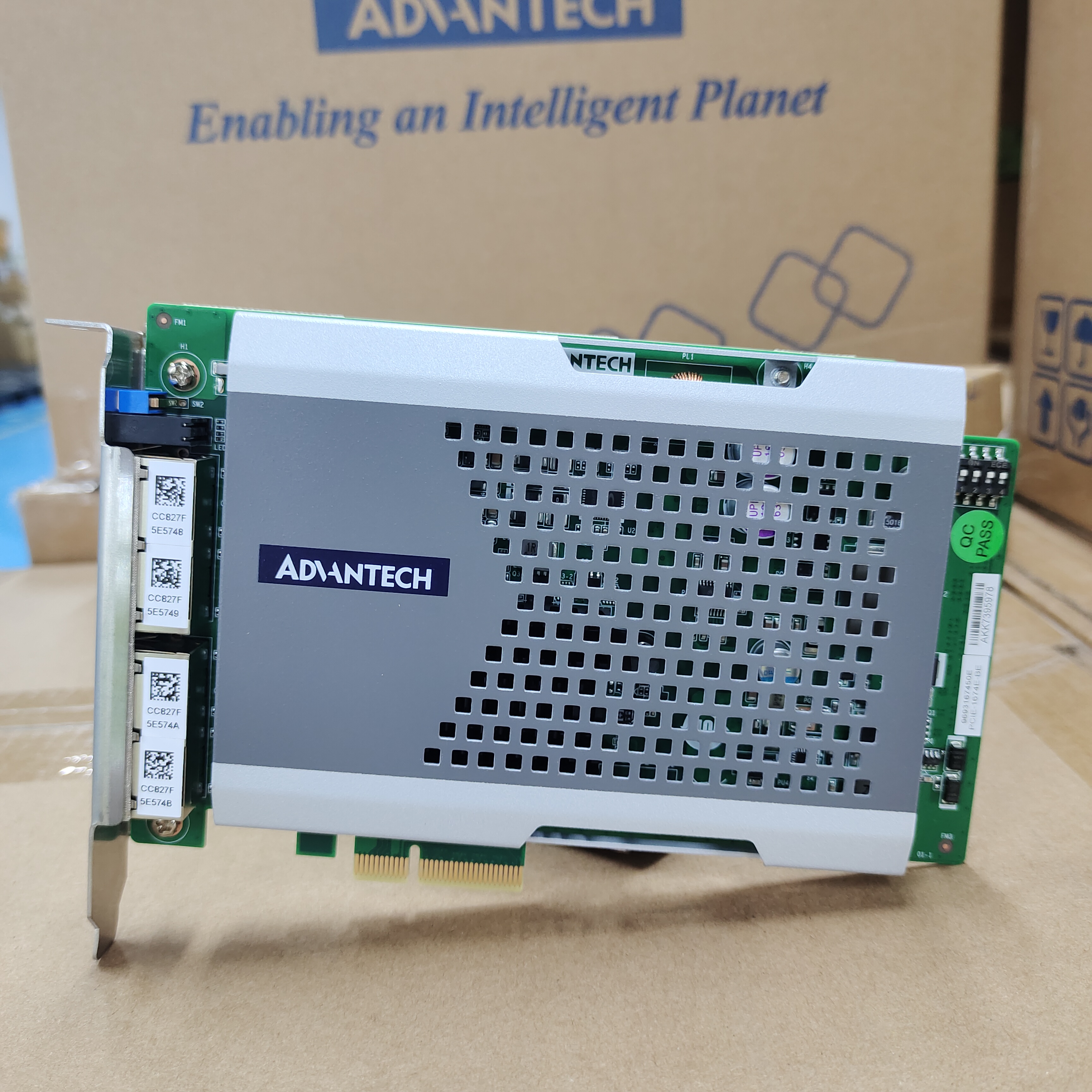 研华PCIE-1674网卡英特尔I350芯片4端口PCIE PoE+ GigE视觉采集卡