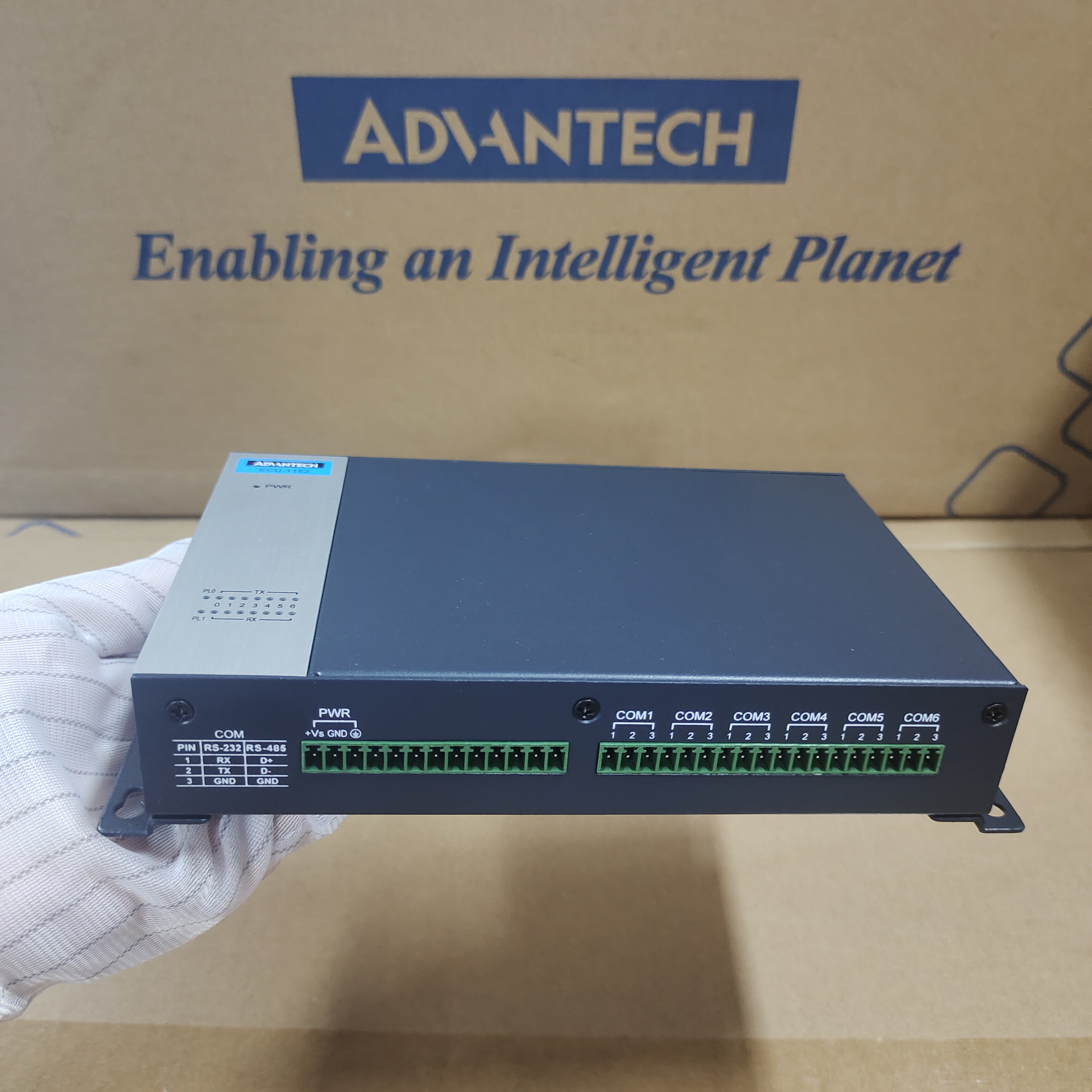 供应基于RISC架构的站立式工业通讯网关 ECU-1152研华智能通讯网关