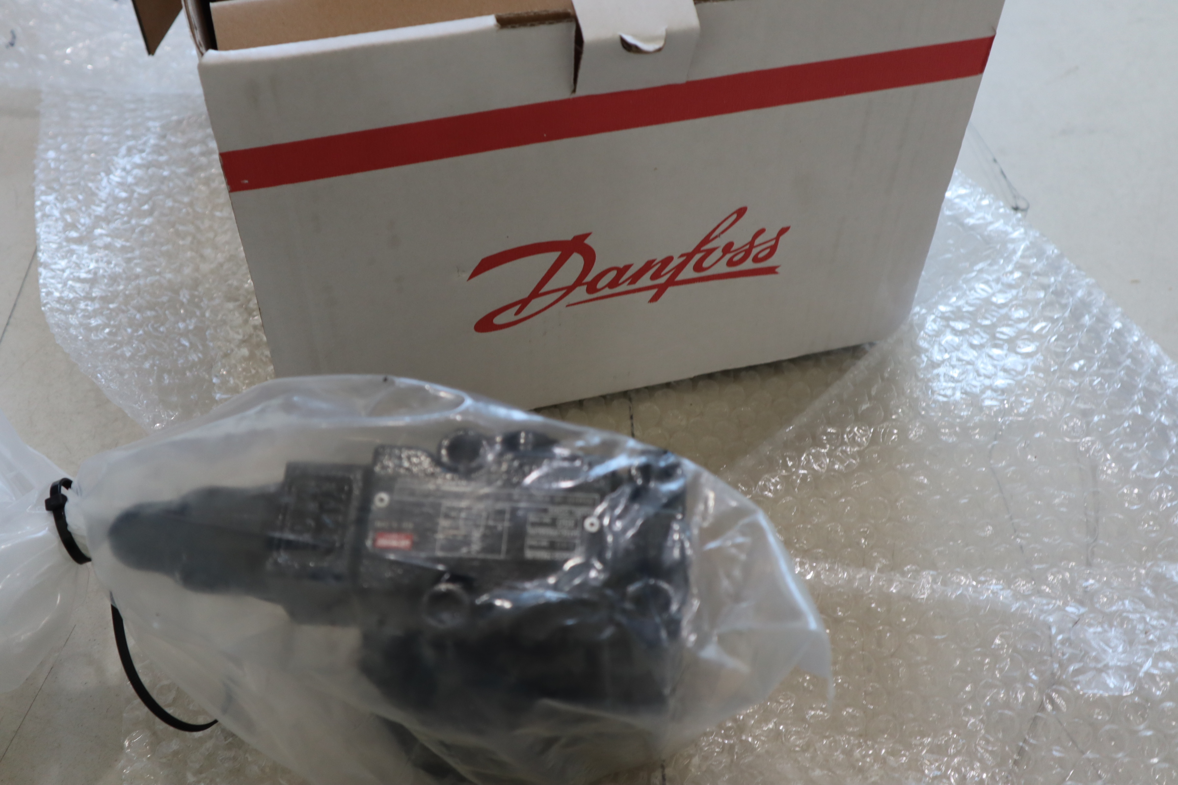 709410-XR XG2V-6CW-10 L/25/ZJ 27124310-011 威格士VICKRS