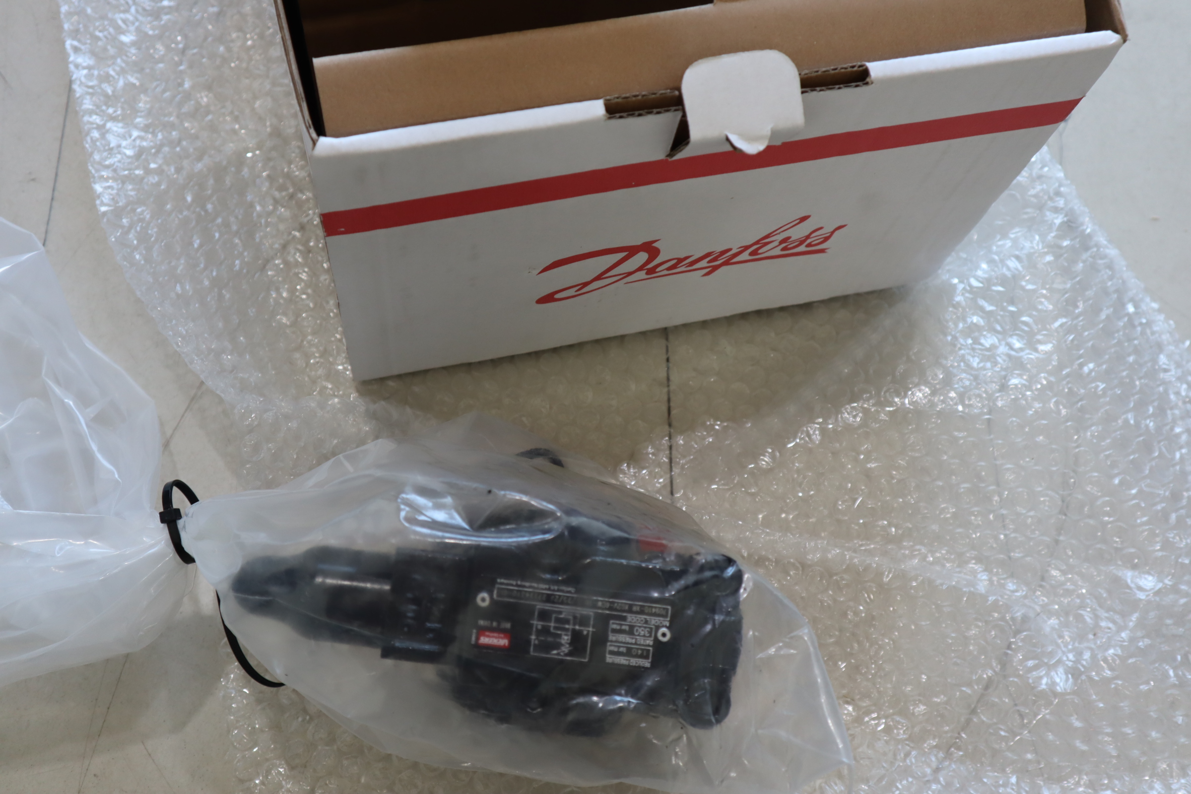 709410-XR XG2V-6CW-10 L/25/ZJ 27124310-011 威格士VICKRS