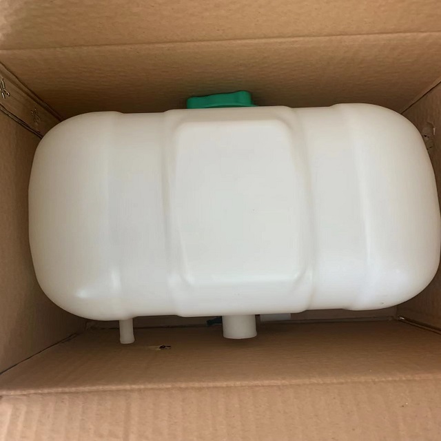 适用于沃尔沃240副水箱