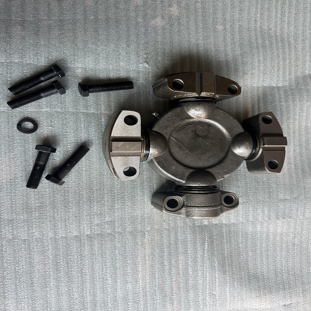 适用于沃尔沃十字轴万向节11701338 13946353-A40铰卡配件