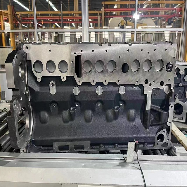 适用于沃尔沃D6E缸体-EC210-220挖掘机配件