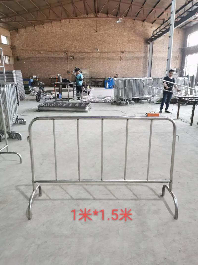 可移动护栏网临时围挡解决方案