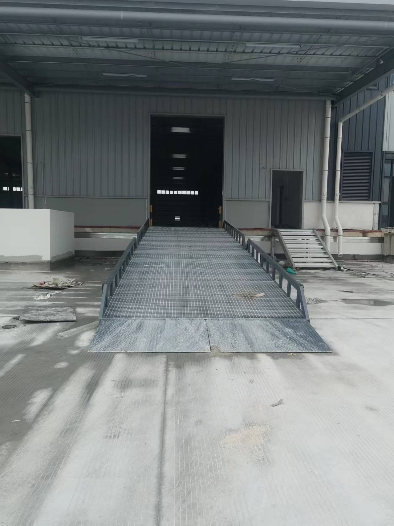 新疆物流园叉车装坡道升降平稳