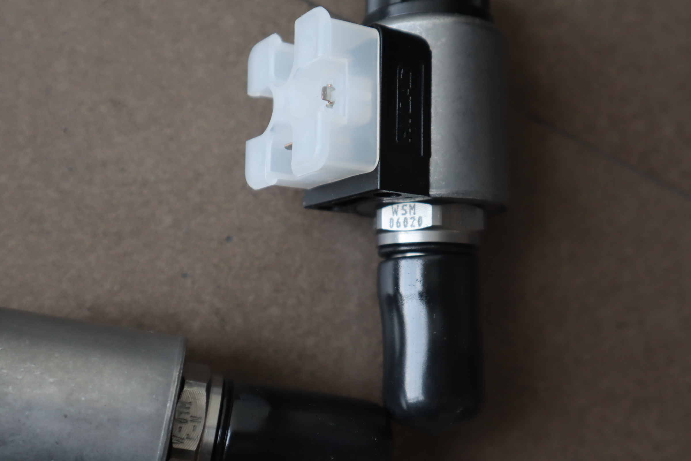 WSM06020W-01M-C-N-DG24 24V DC 贺德克HYDAC