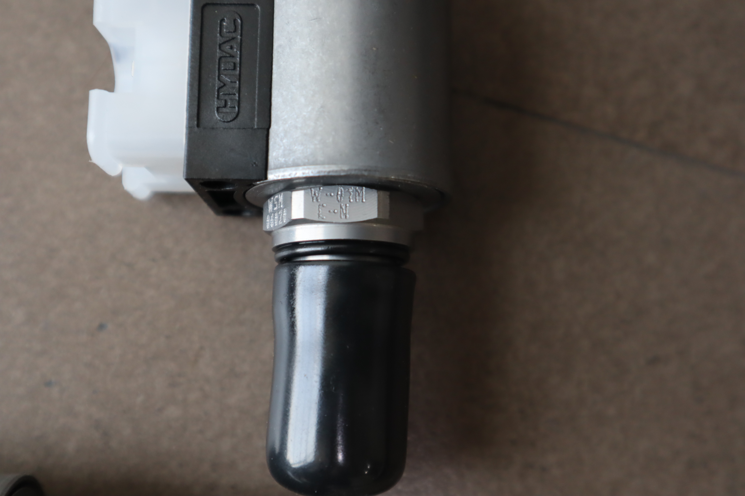 WSM06020W-01M-C-N-DG24 24V DC 贺德克HYDAC