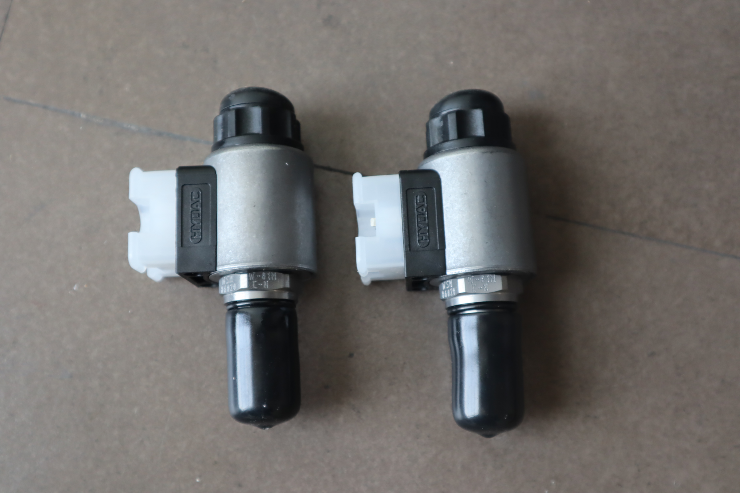 WSM06020W-01M-C-N-DG24 24V DC 贺德克HYDAC