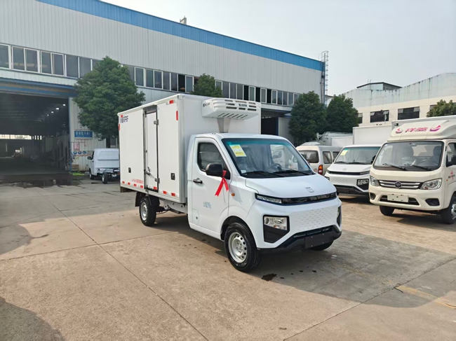 吉利远程纯电冷藏车 51.39度电池 续航里程240公里