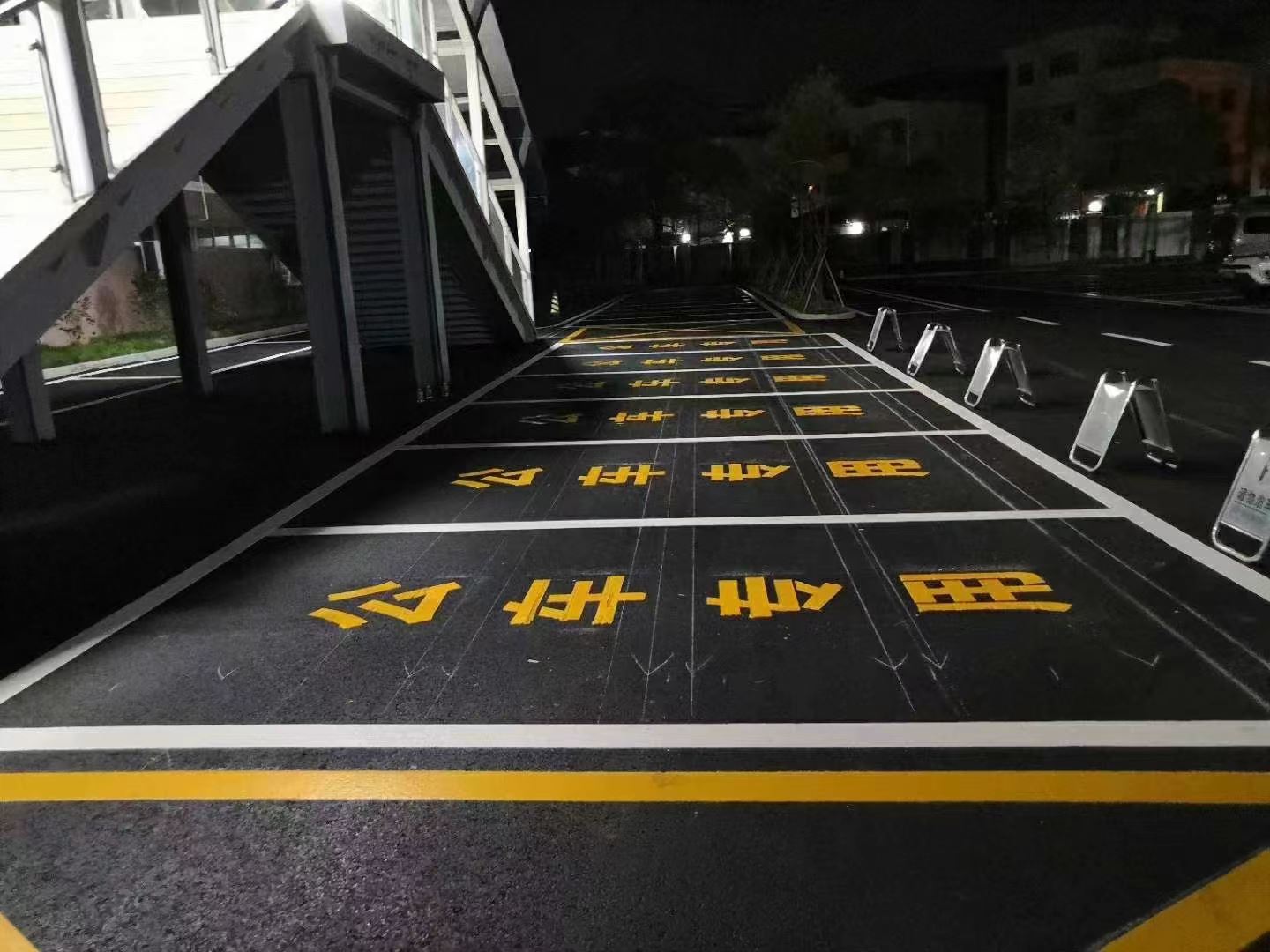 深 圳 厂区园区 道路热熔画线 停车位工程施工 价 格透明 不花冤枉钱