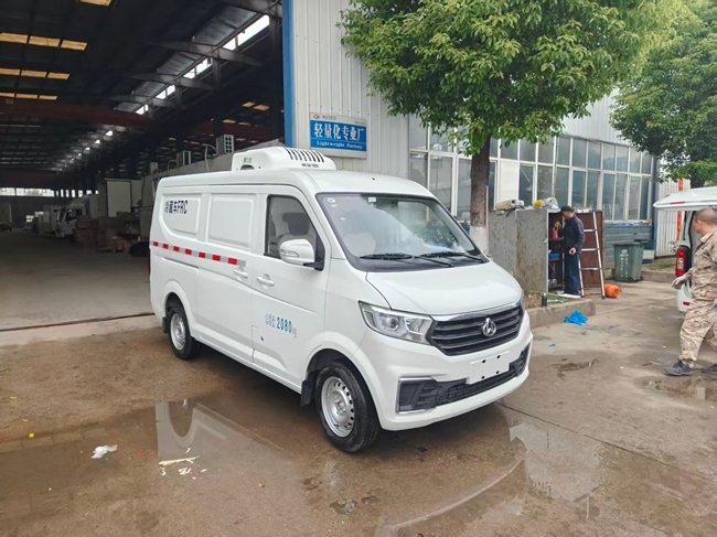 长安跨越面包冷藏车 国六小型冷链运输车 小空间大容量