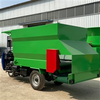牛羊饲喂撒草车 省心高效喂料车 肉牛养殖自动投喂车