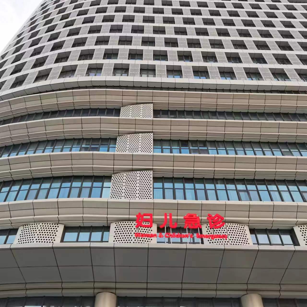 金霸泰冲孔铝板加工中心工程空调罩