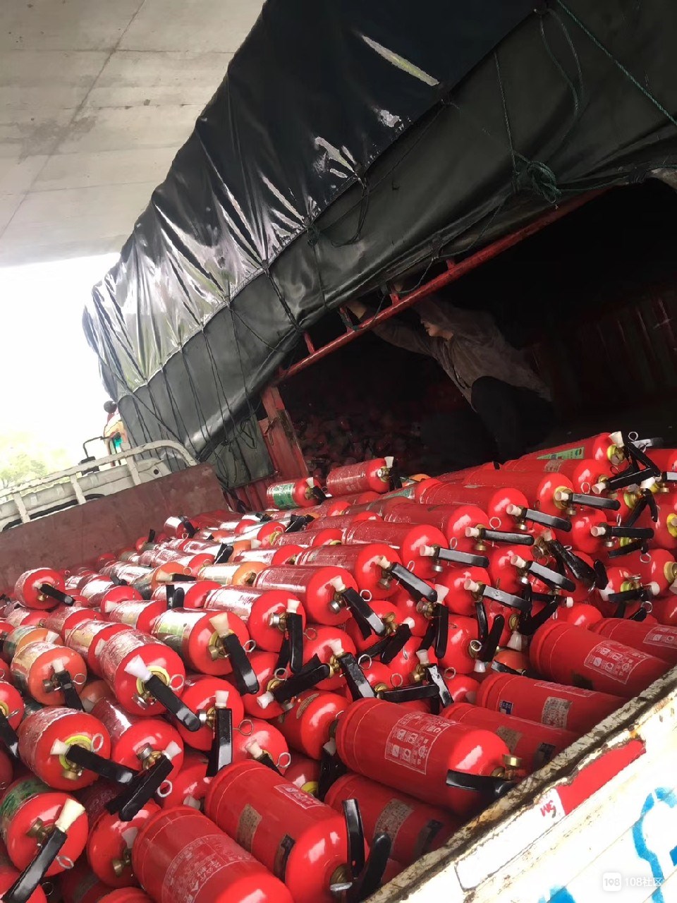 干粉灭火器回收 高价收购废旧灭火器器材 过期灭火装置