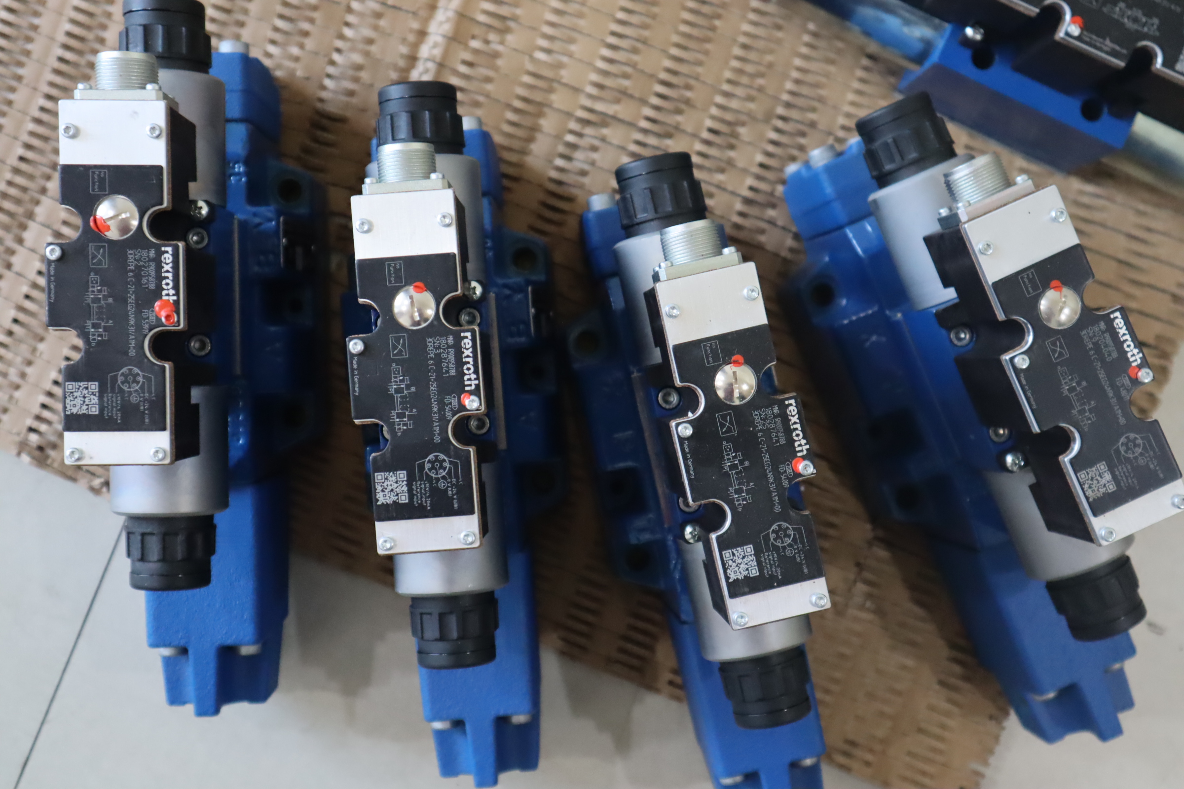 R900958788 3DREPE6C-2X 25EG24N9K31/A1M 00 REXROTH力士乐比例阀