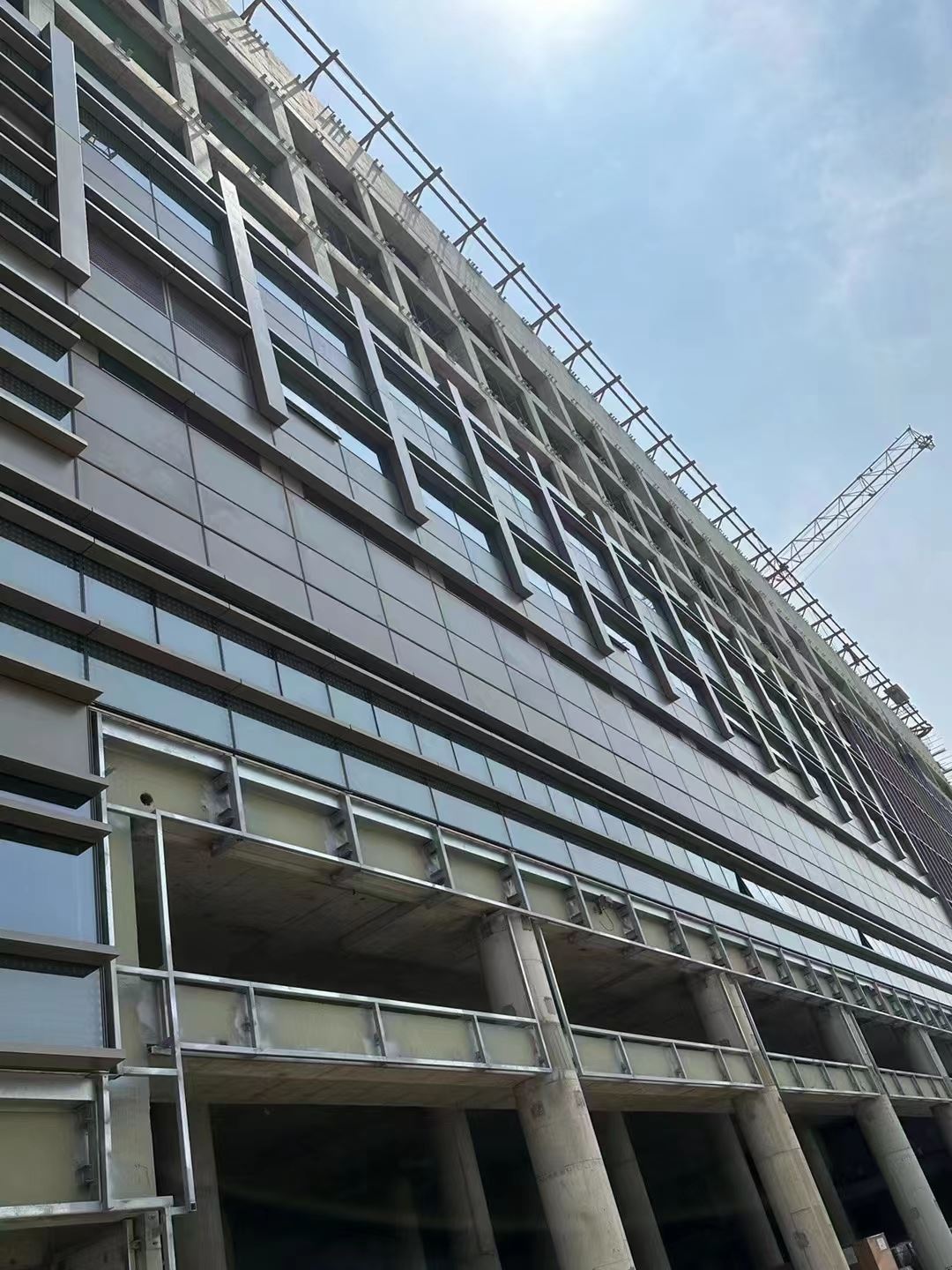 金霸泰冲孔拉丝铝板定制尺寸包梁