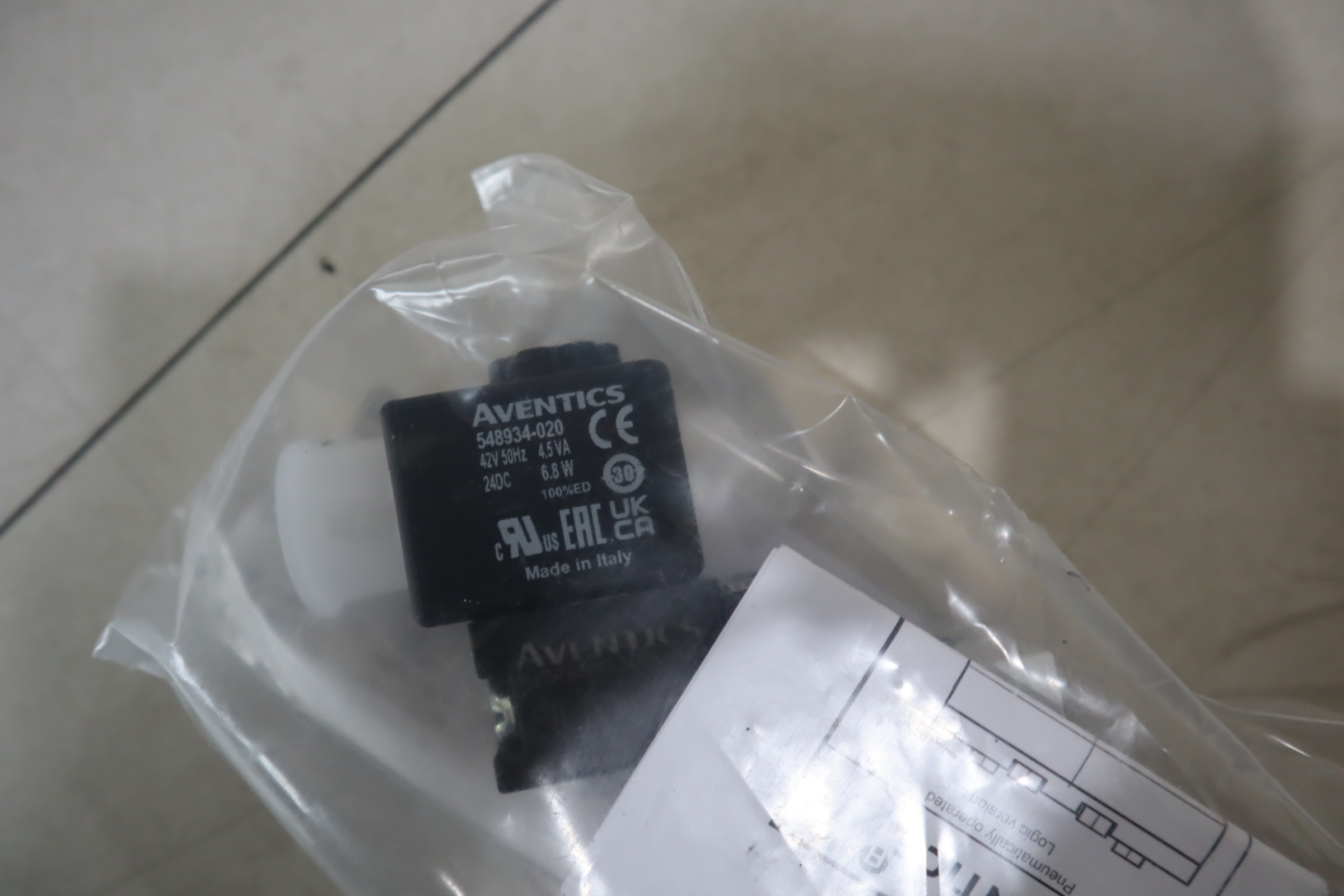 5811170540 V58152SR244211CNOHUXAAXCT0 AVENTICS安沃驰气动阀